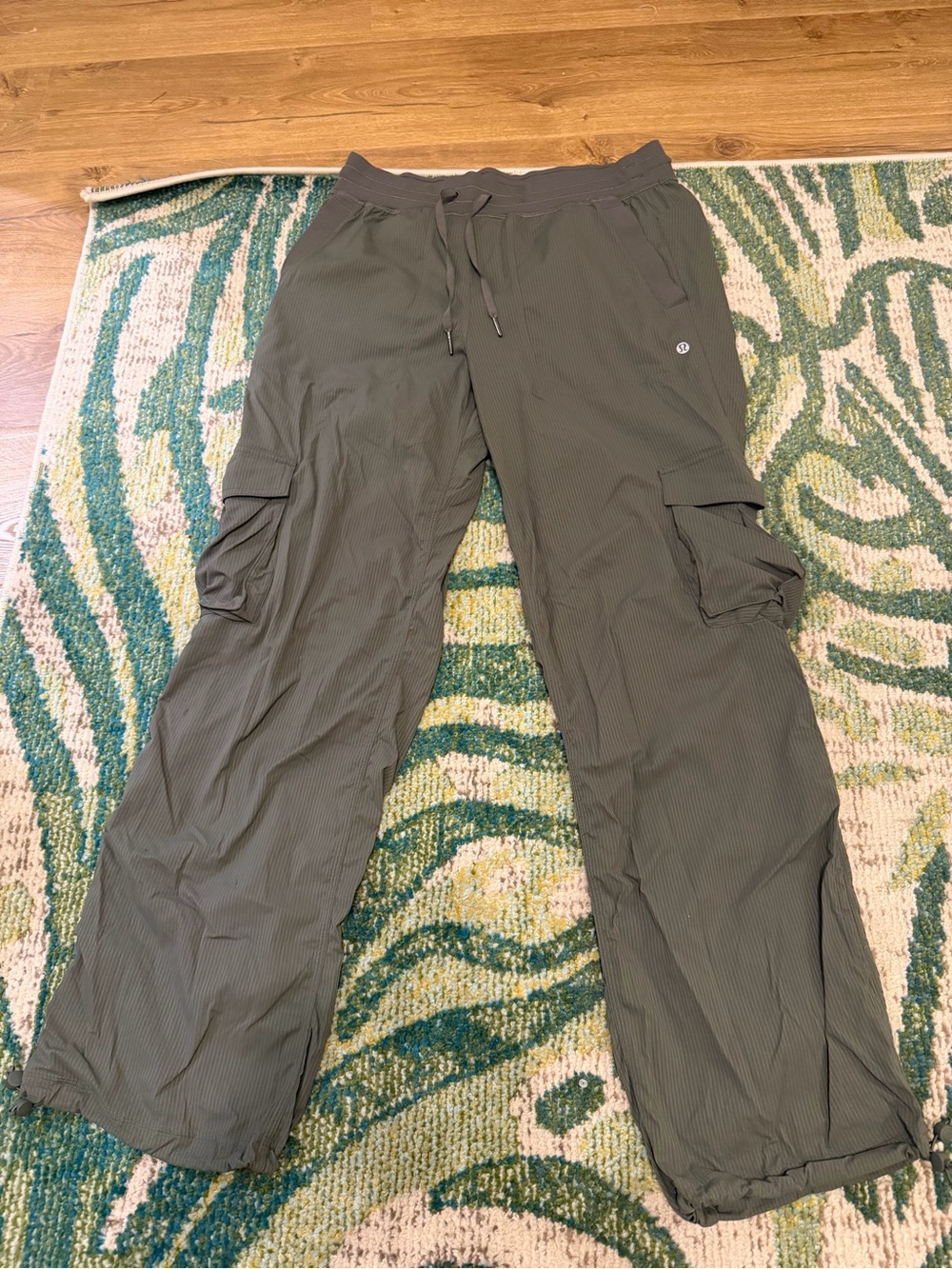 Dance Studio Relaxed-Fit Mid-Rise Cargo Pant Cargo Pants in Green Size Medium